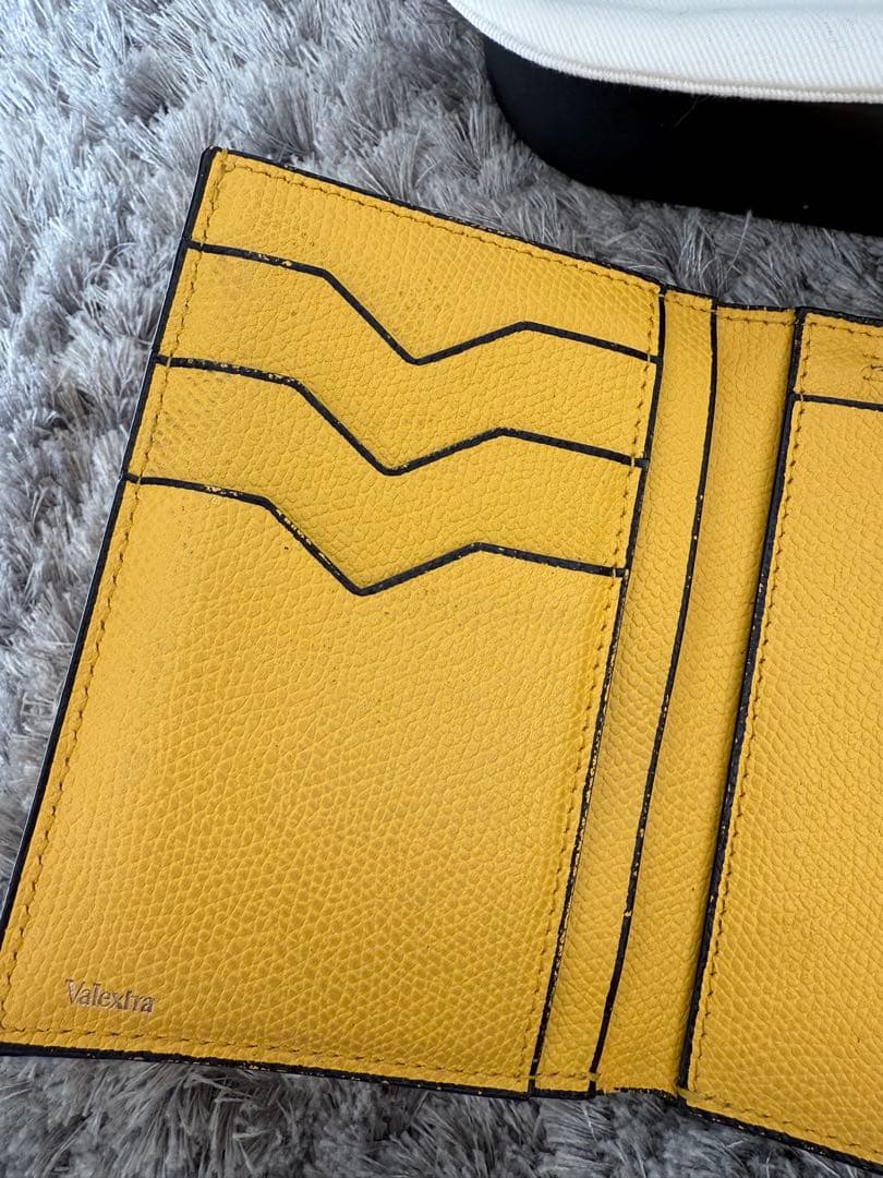 美品 ヴァレクストラ イジィデ レザー コンパクトウォレット イエロー