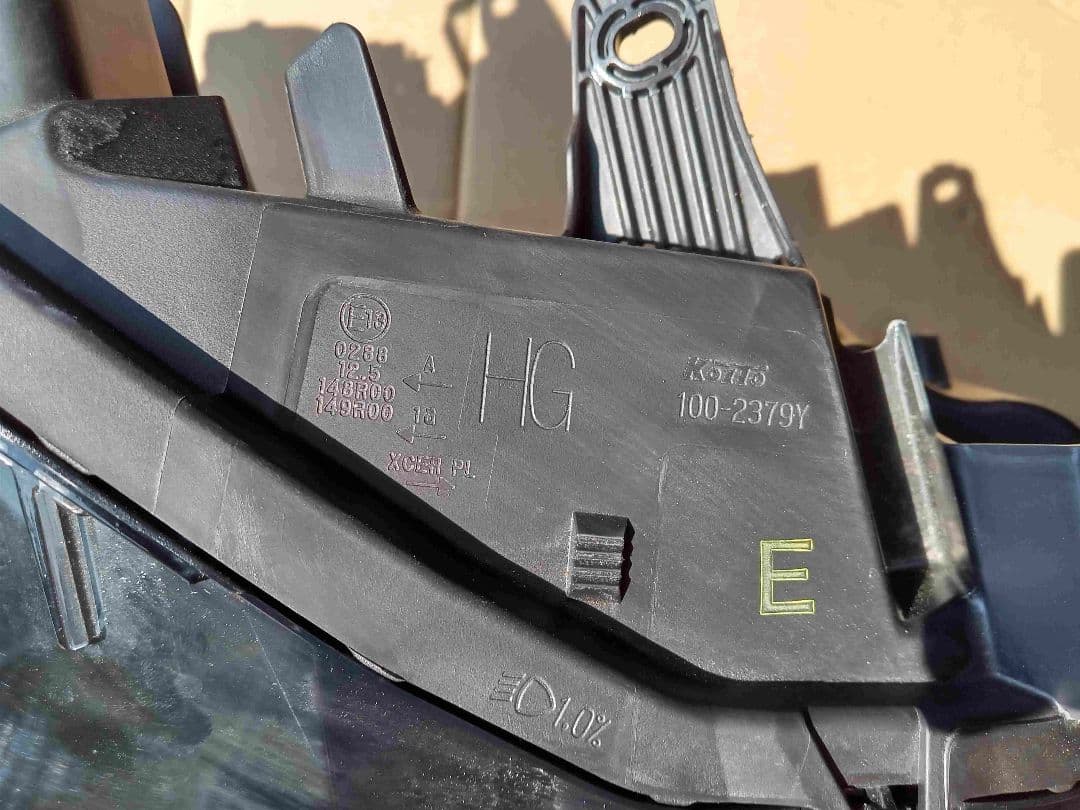 日産セレナeパワーGFC28 右LEDヘッドライト良品