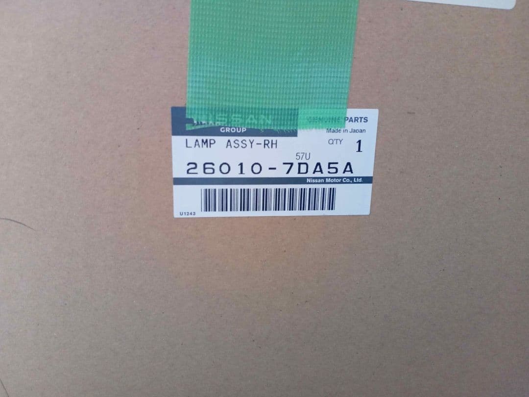 日産セレナeパワーGFC28 右LEDヘッドライト良品