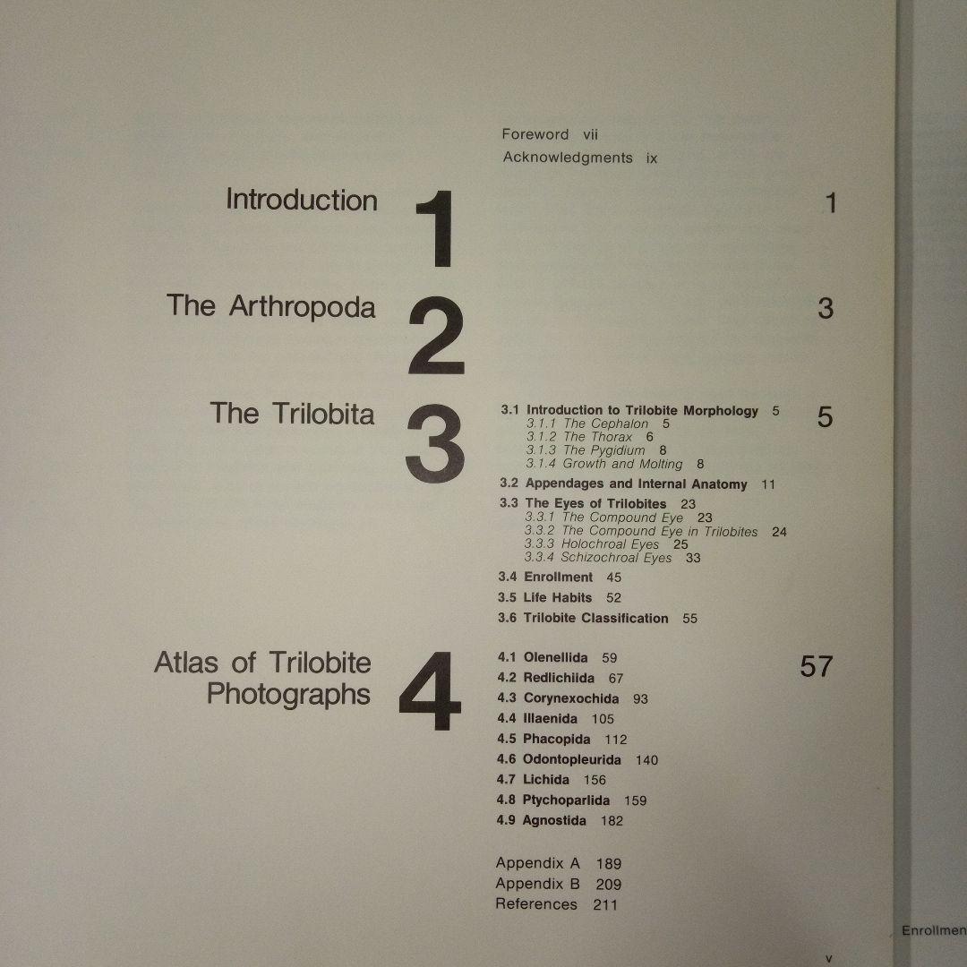 Trilobites　A Photographic Atlas　三葉虫　化石　本