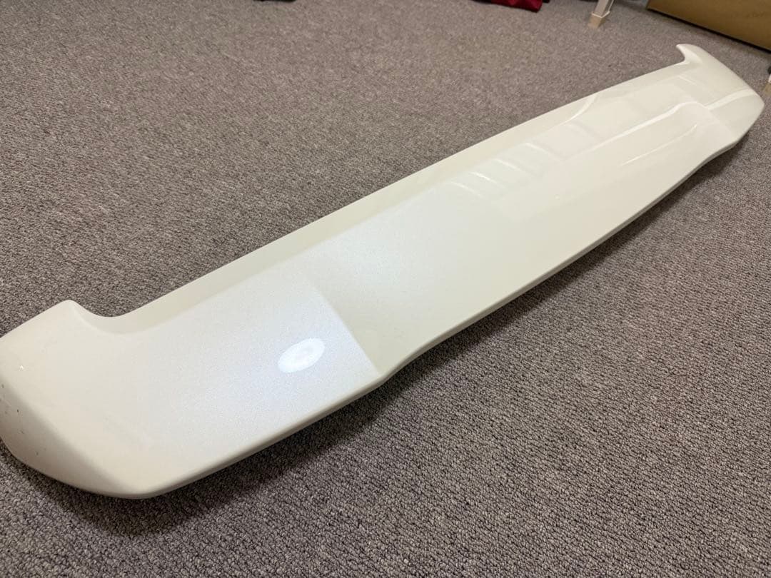 80ヴォクシー ノア　エスクァイア　純正リアスポイラー　070ホワイトパール