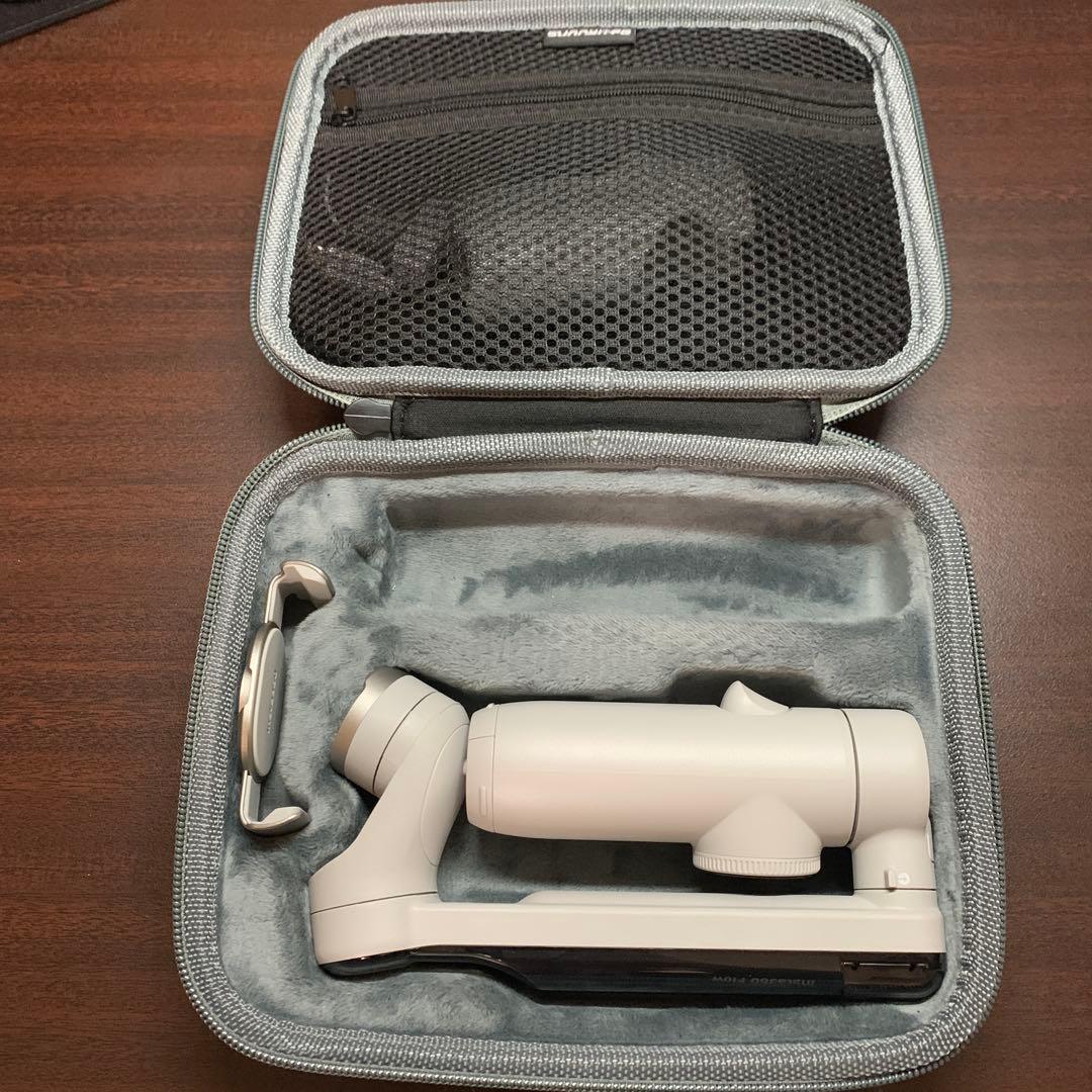 Insta360 Flow スマートフォンスタビライザー　撮影ライト、ケース付属