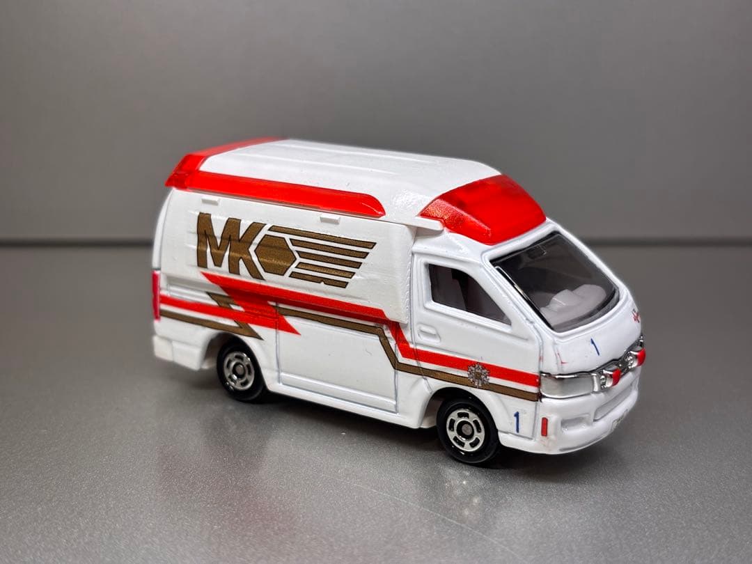 k トミカ救急車「カスタム」