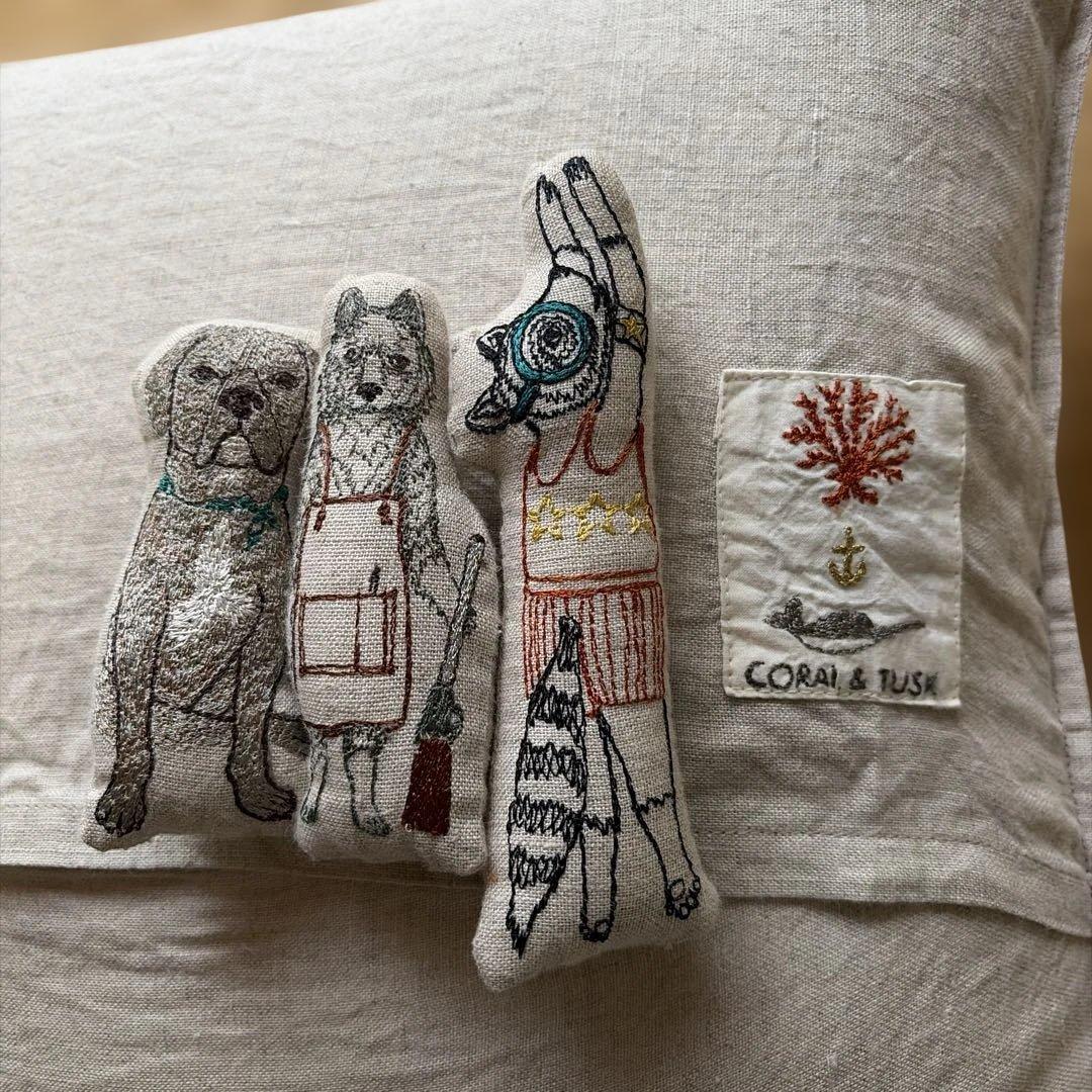 coral&tusk動物刺繍のリネンクッション