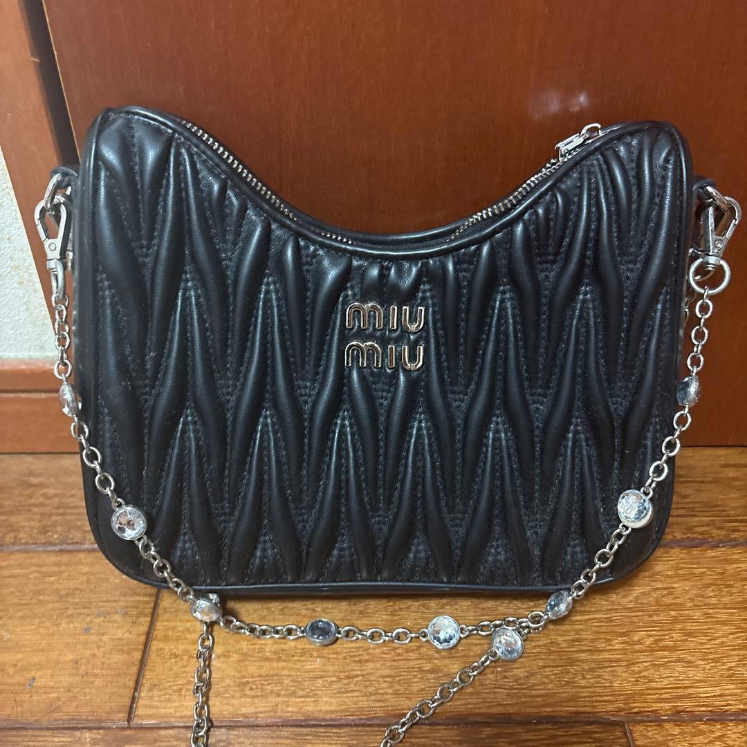 miu miu ブラック ショルダーバッグ
