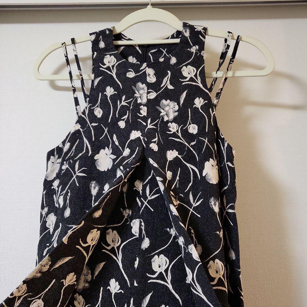 ヤマダヤ　オールインワン　ノースリーブ　黒　花柄　パンツ　新品未使用　９号