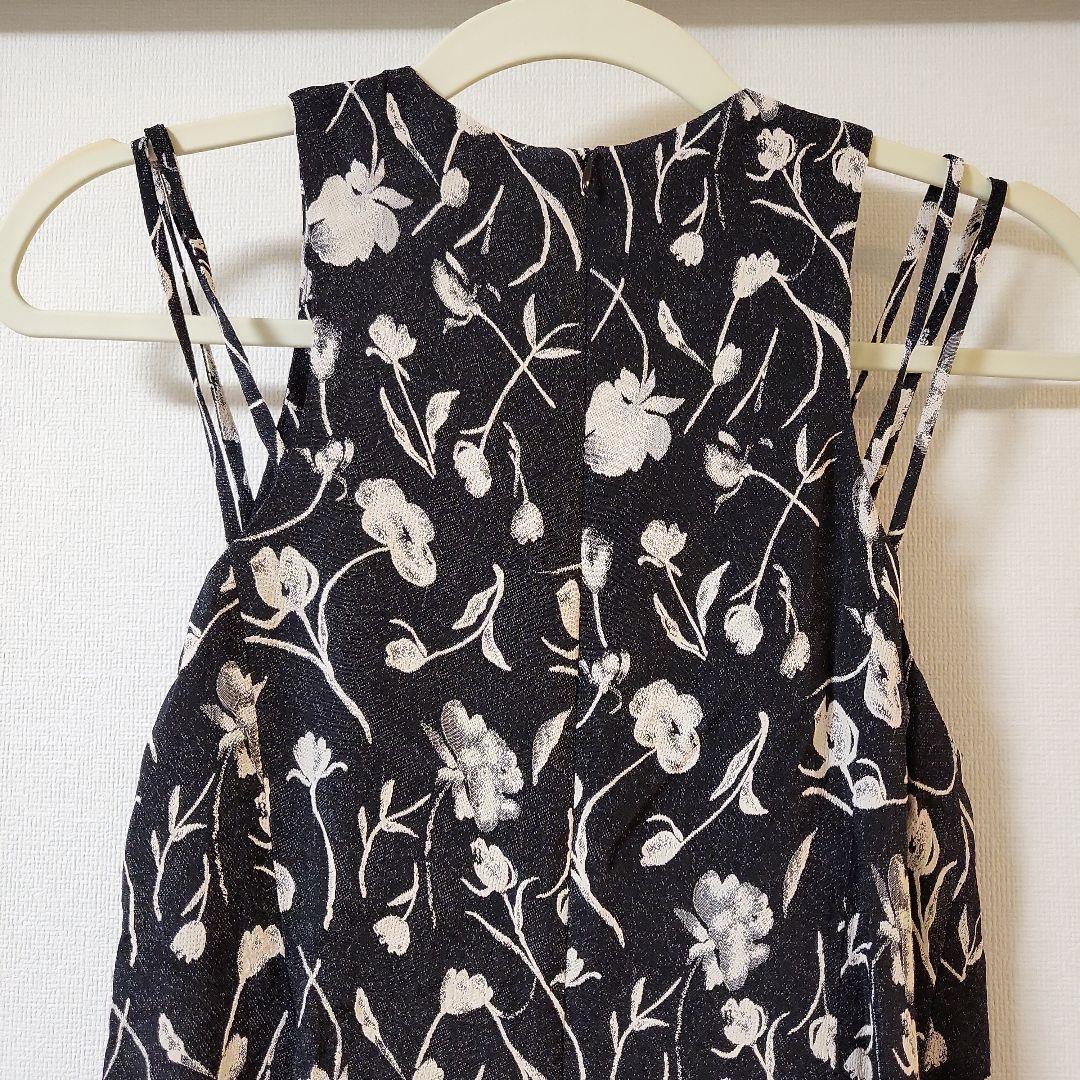 ヤマダヤ　オールインワン　ノースリーブ　黒　花柄　パンツ　新品未使用　９号