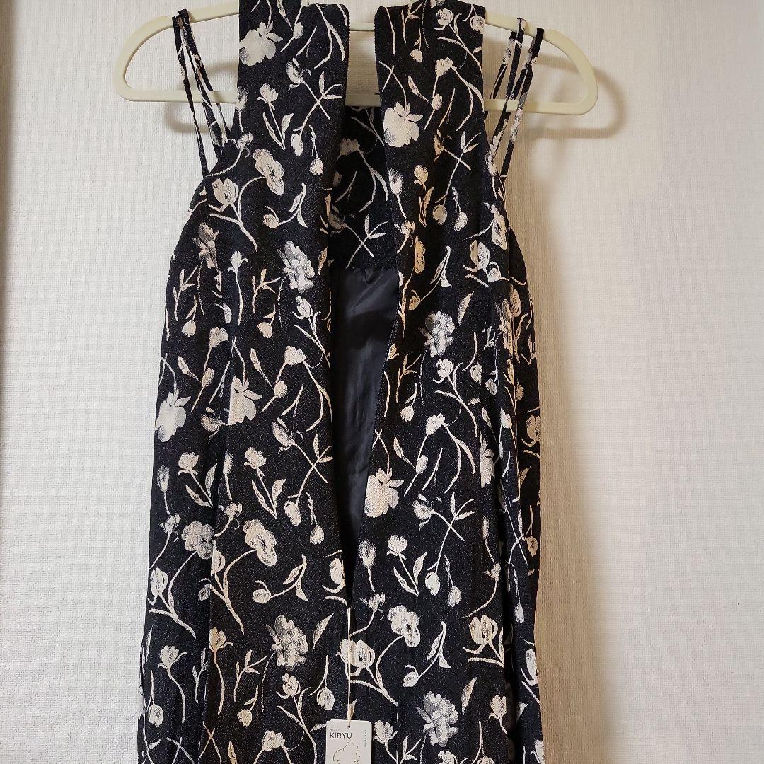 ヤマダヤ　オールインワン　ノースリーブ　黒　花柄　パンツ　新品未使用　９号
