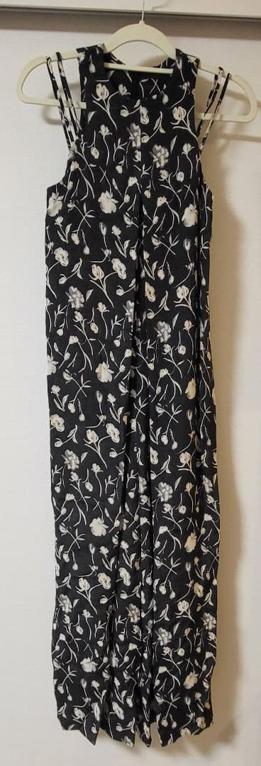 ヤマダヤ　オールインワン　ノースリーブ　黒　花柄　パンツ　新品未使用　９号