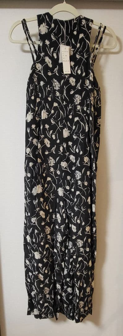 ヤマダヤ　オールインワン　ノースリーブ　黒　花柄　パンツ　新品未使用　９号