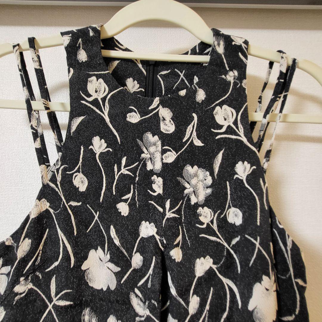 ヤマダヤ　オールインワン　ノースリーブ　黒　花柄　パンツ　新品未使用　９号