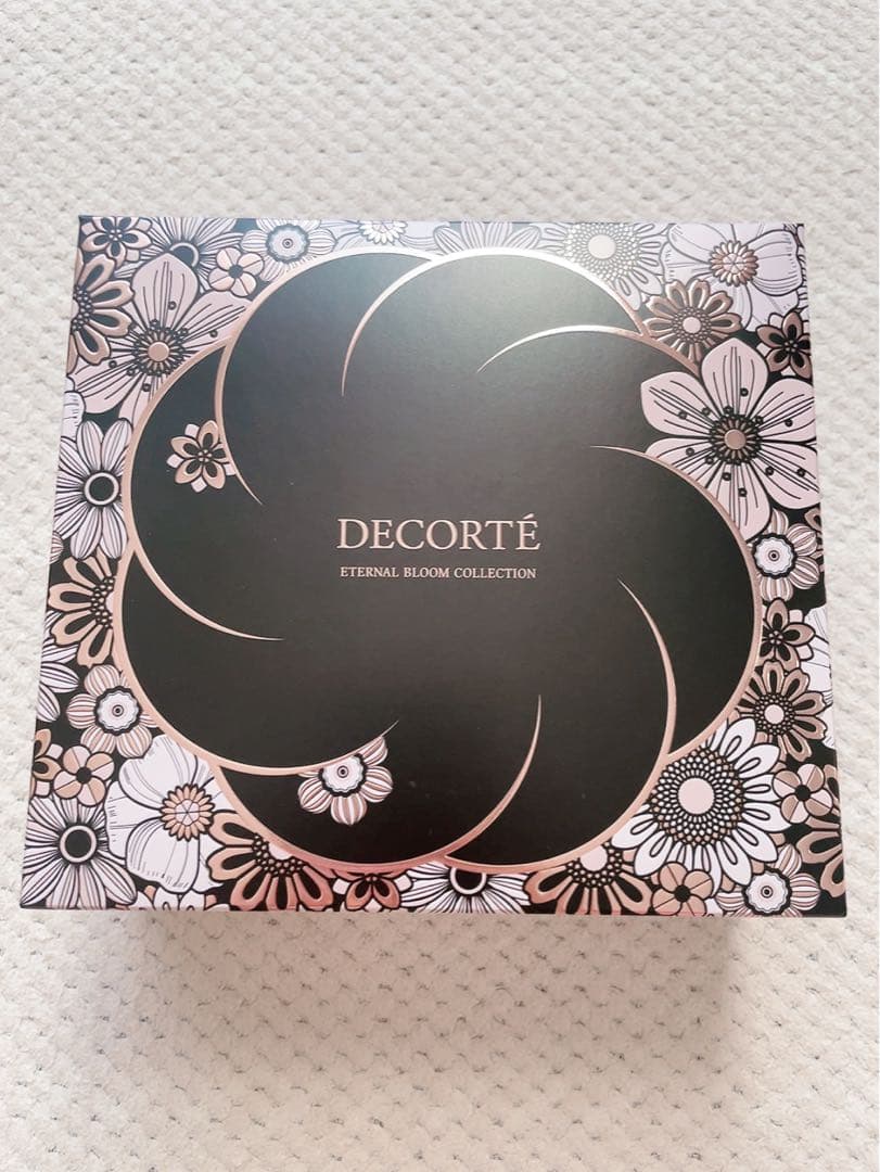 【新品未開封】コスメデコルテ　クリスマスコフレ　2025 ショッパー付き