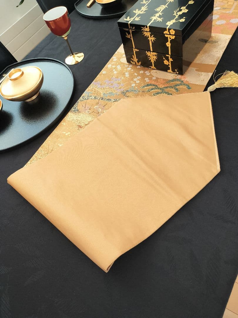 A846★逸品‼️豪華刺繍‼️正絹テーブルランナー2m10cm