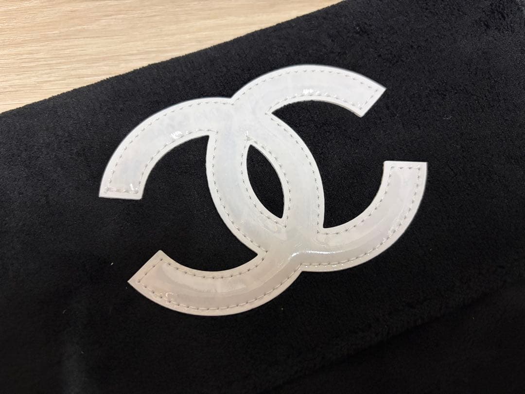 ぽ*ぽ様 CHANEL シャネル ミニバッグ ポーチ ブラック×ホワイトロゴ チ