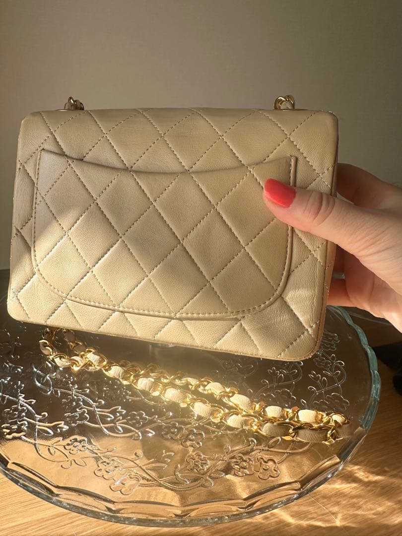 CHANEL ミニマトラッセ ベージュ ラムスキン