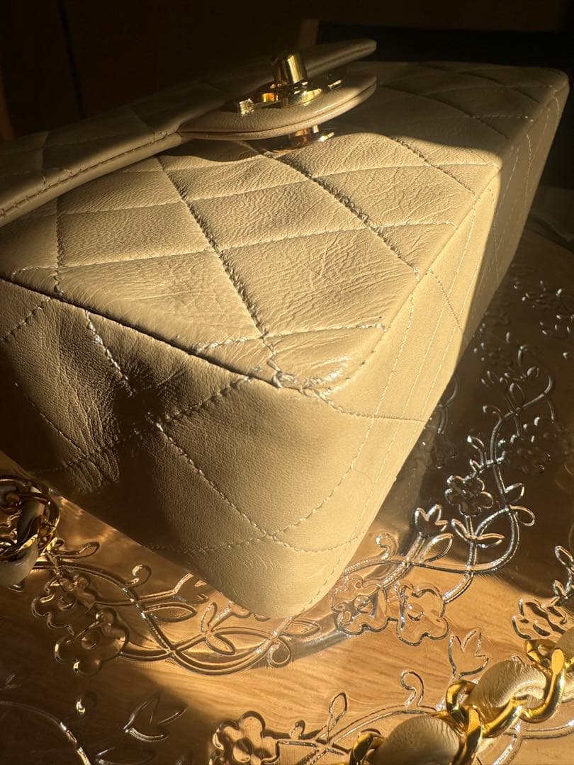 CHANEL ミニマトラッセ ベージュ ラムスキン