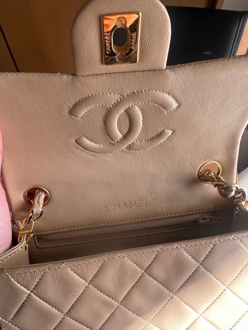 CHANEL ミニマトラッセ ベージュ ラムスキン