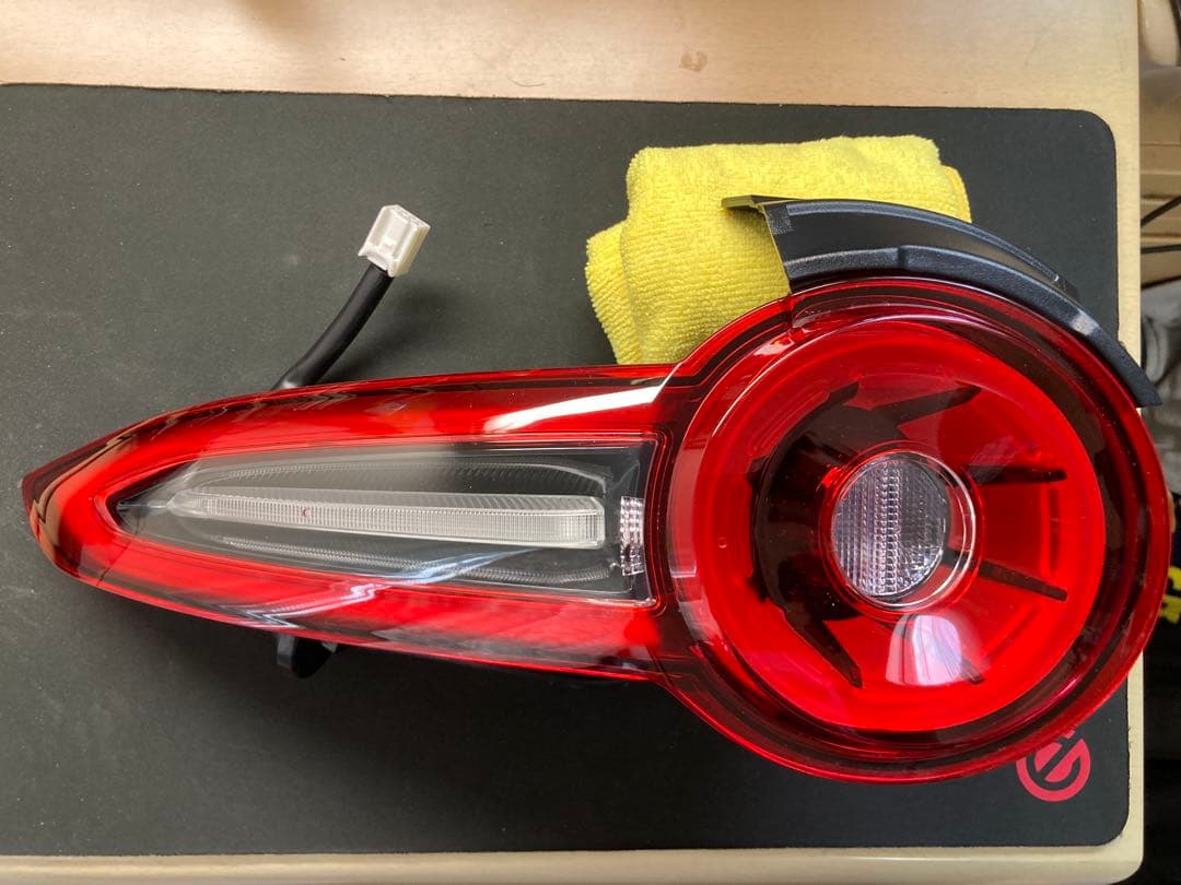 NDロードスター左テールライト