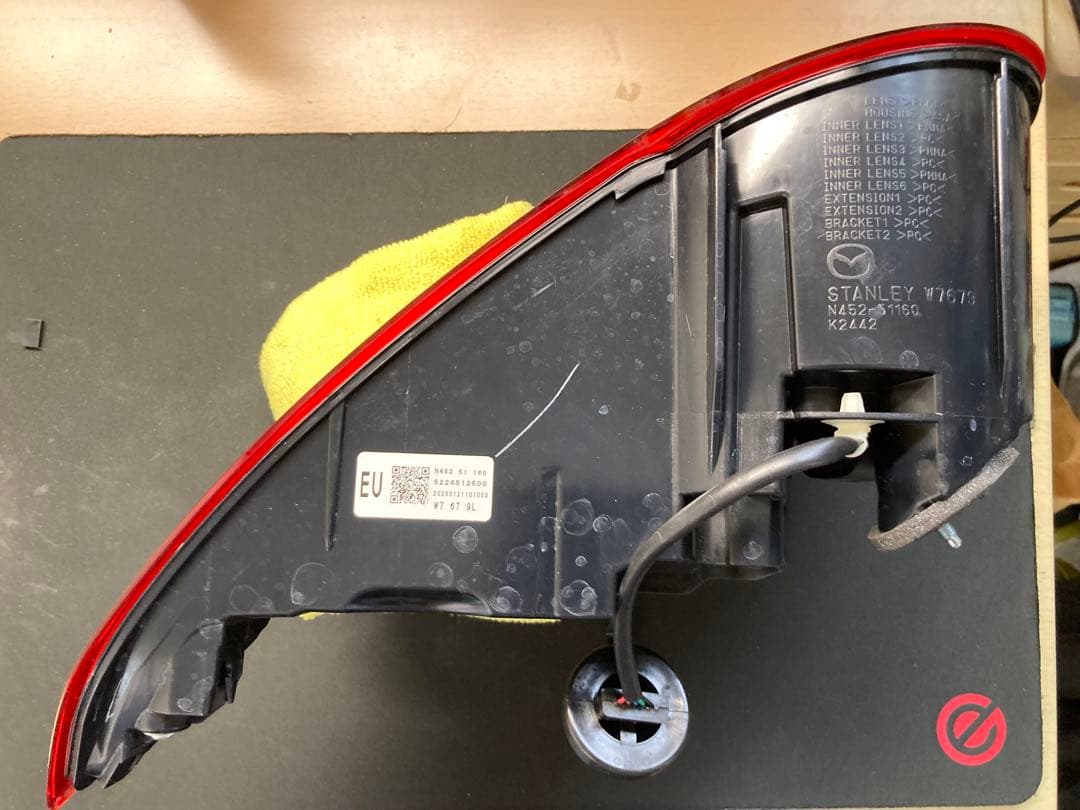 NDロードスター左テールライト