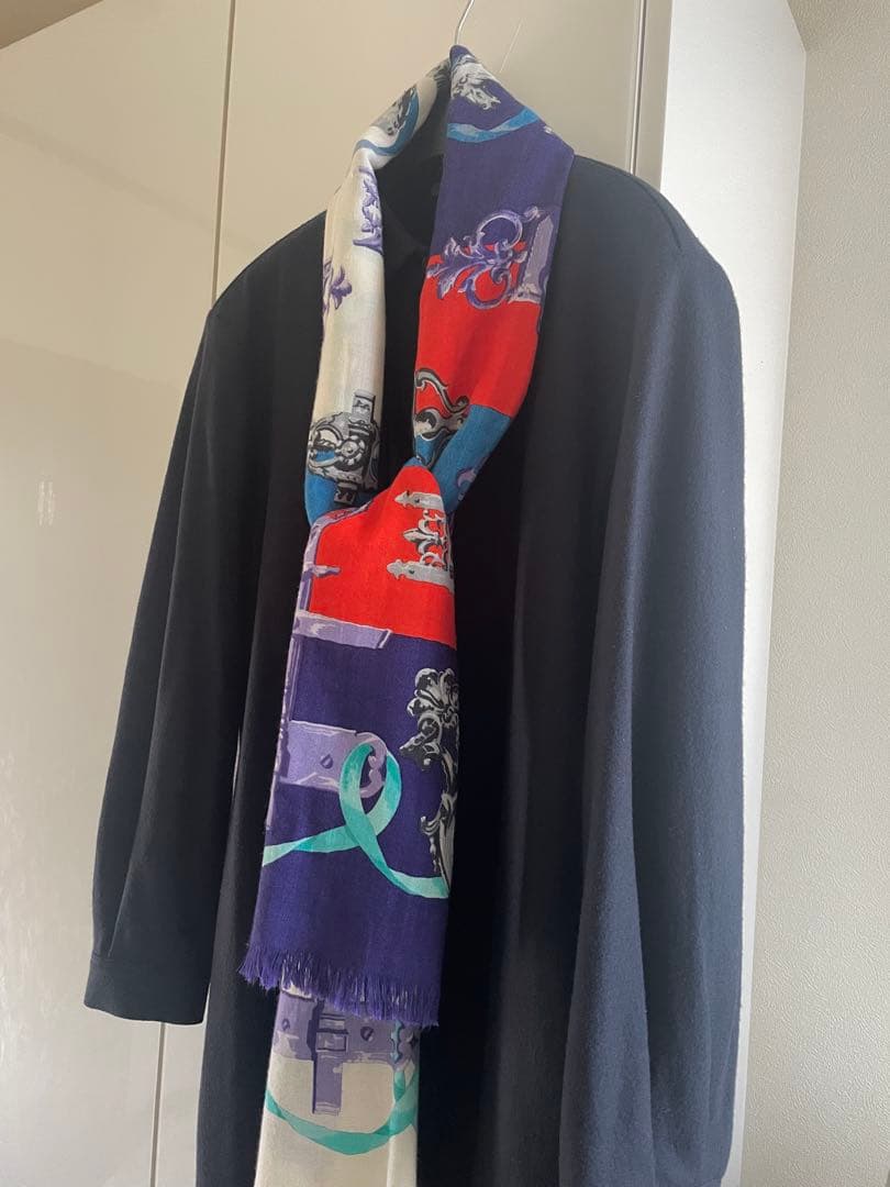 Hermes装飾的なマルチカラーストール