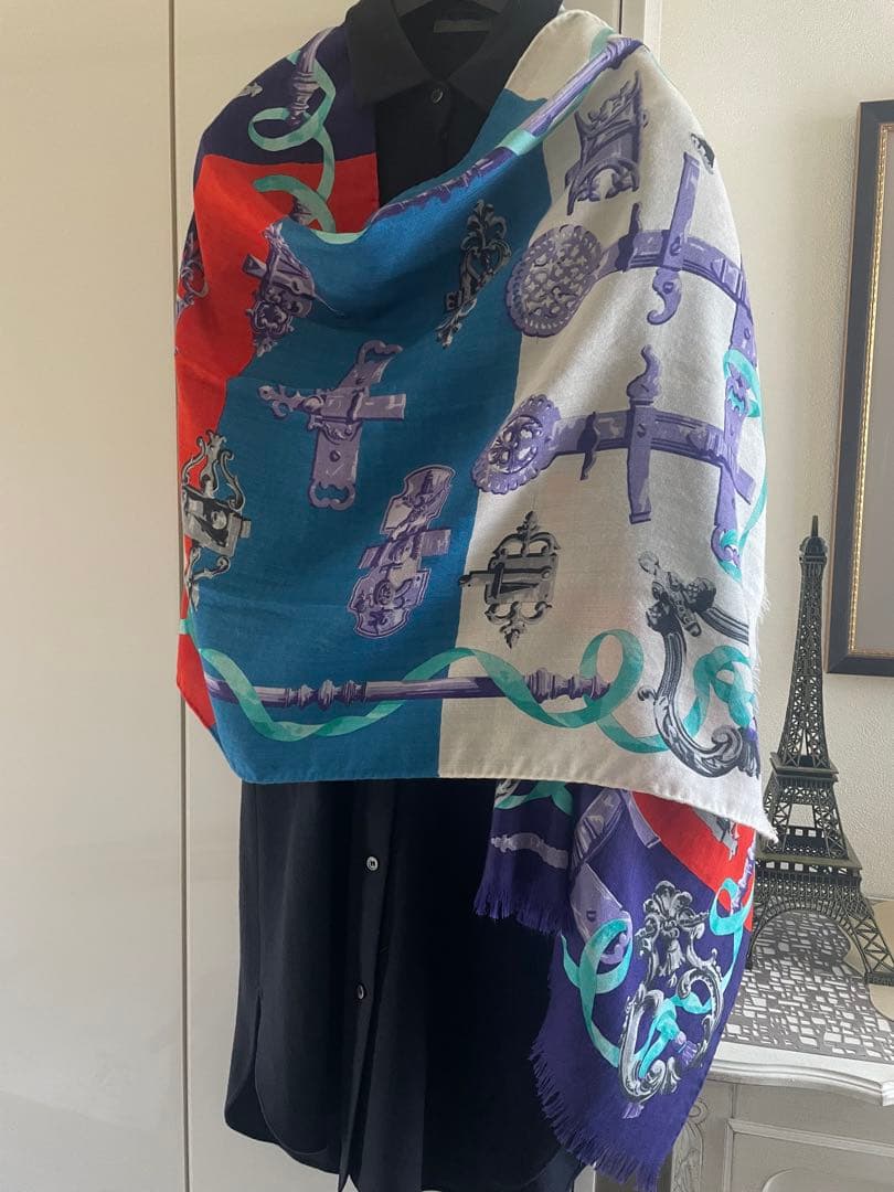 Hermes装飾的なマルチカラーストール