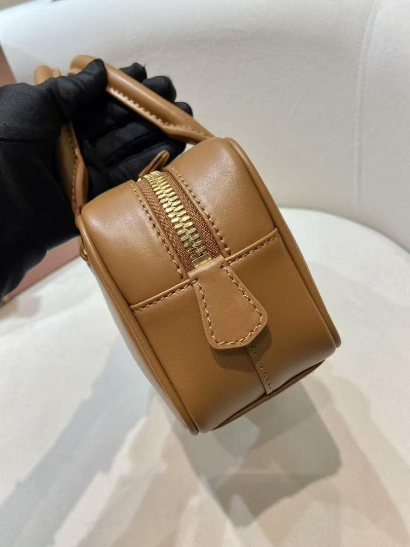 M☆IU MIU ベージュ レザー ショルダーバッグ~~~