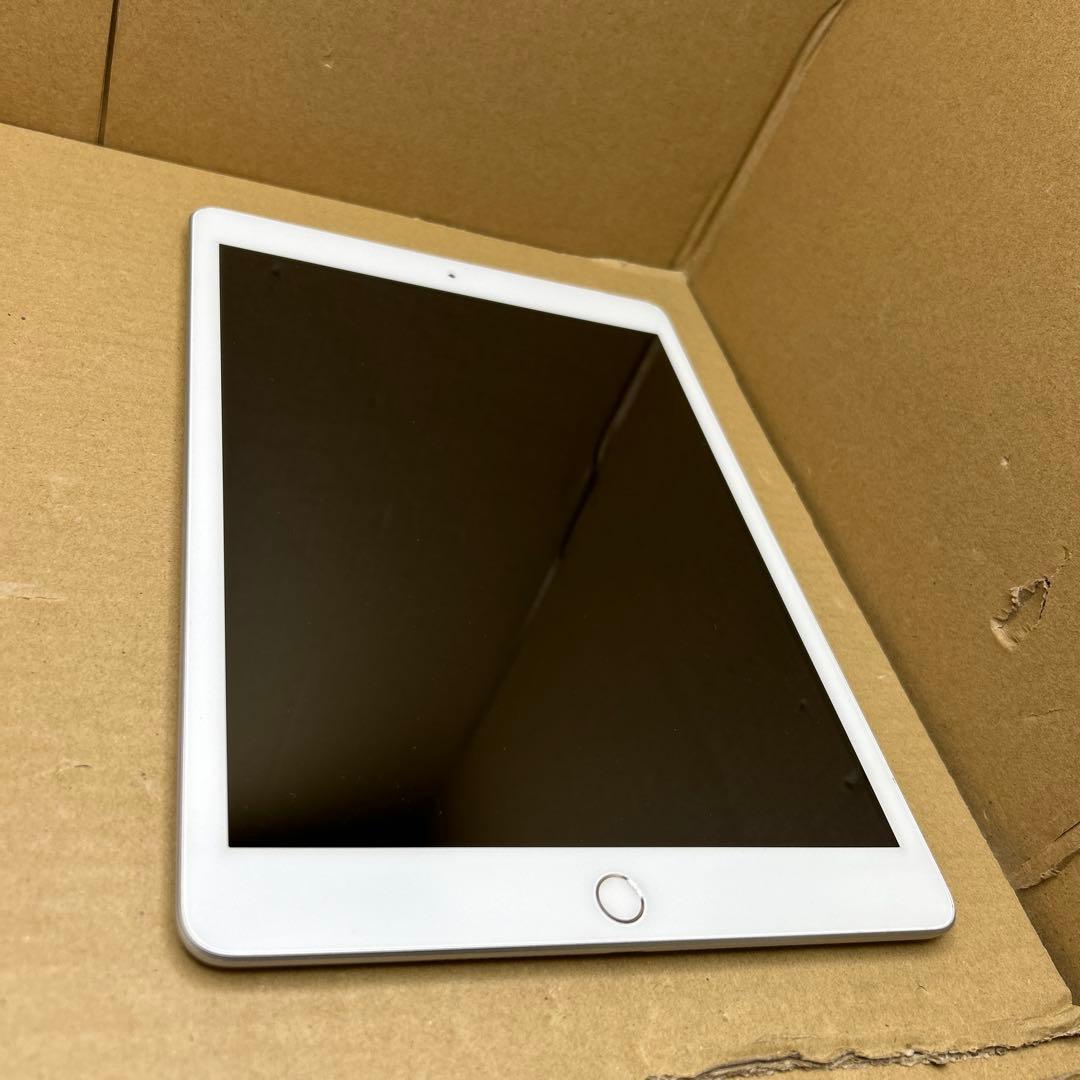 iPad (第７世代) Wi-Fi + Cellular 32GB シルバー