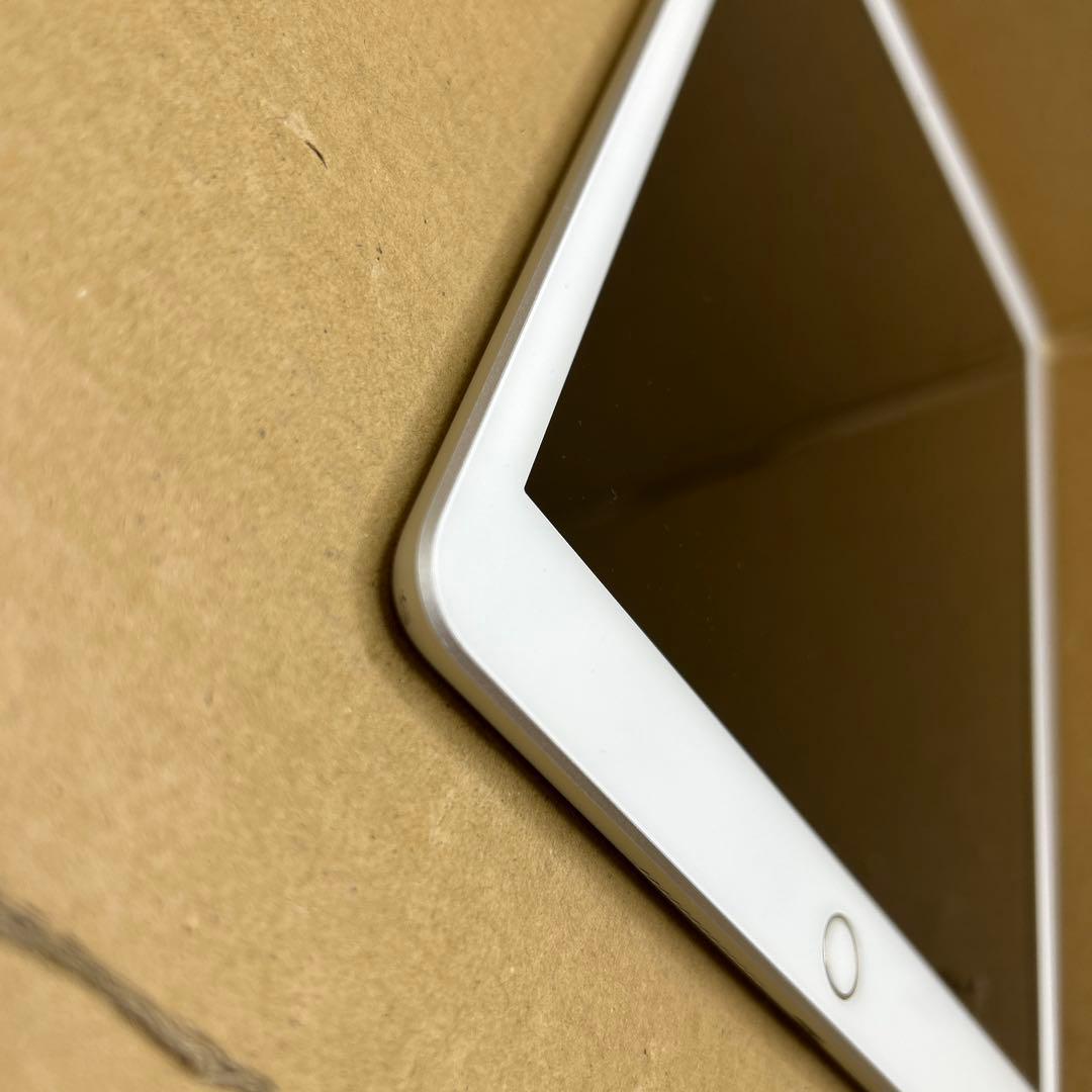 iPad (第７世代) Wi-Fi + Cellular 32GB シルバー