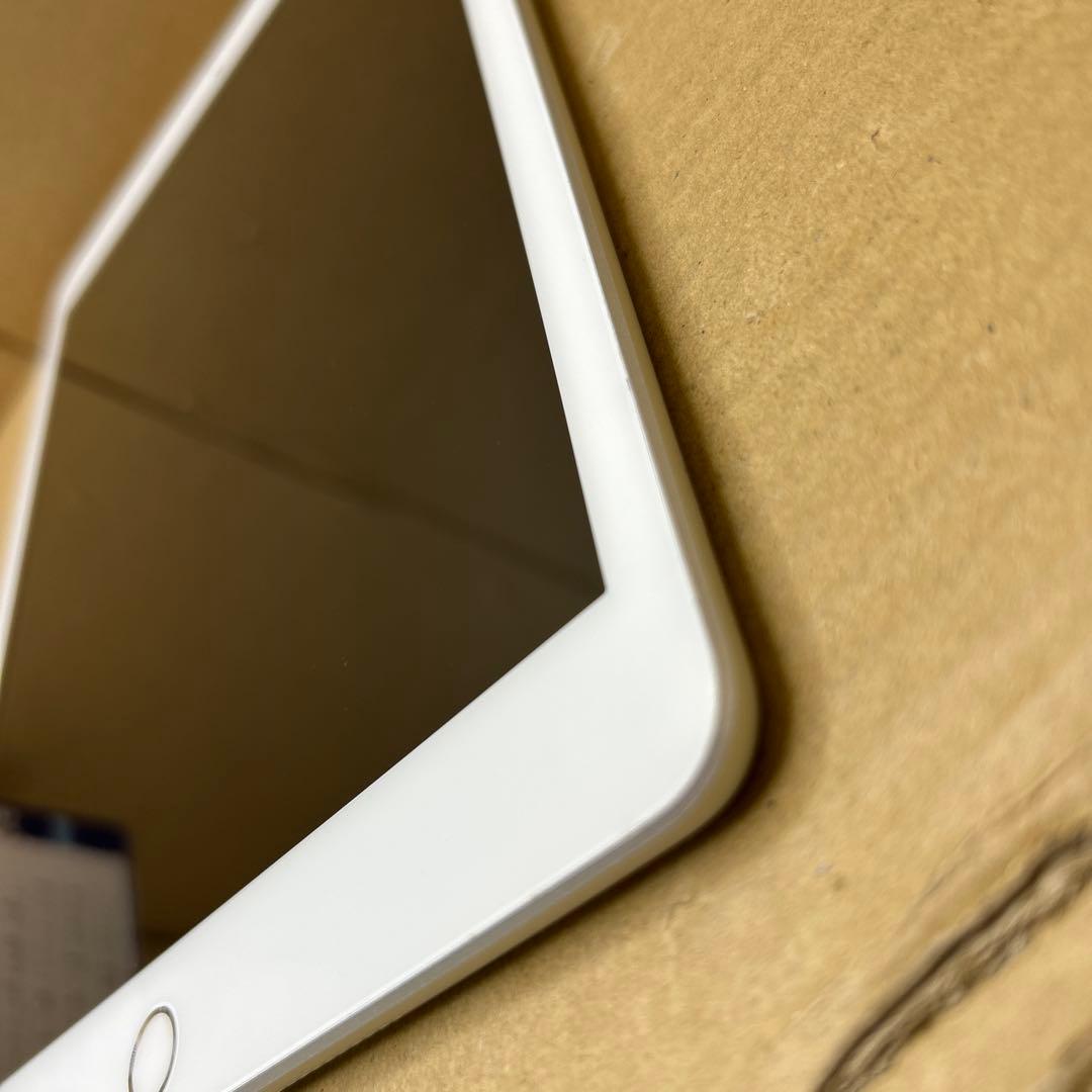 iPad (第７世代) Wi-Fi + Cellular 32GB シルバー