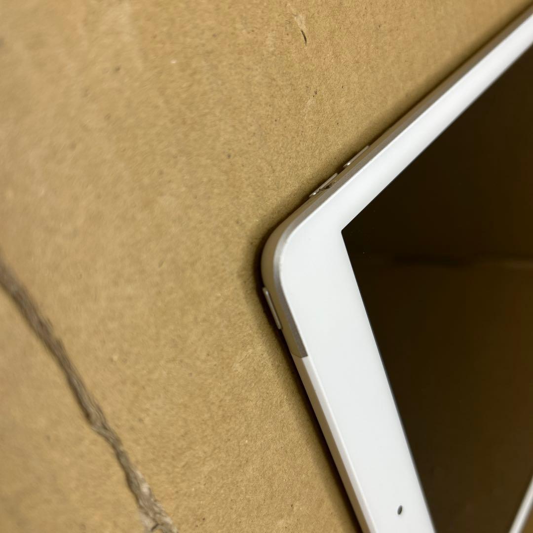 iPad (第７世代) Wi-Fi + Cellular 32GB シルバー