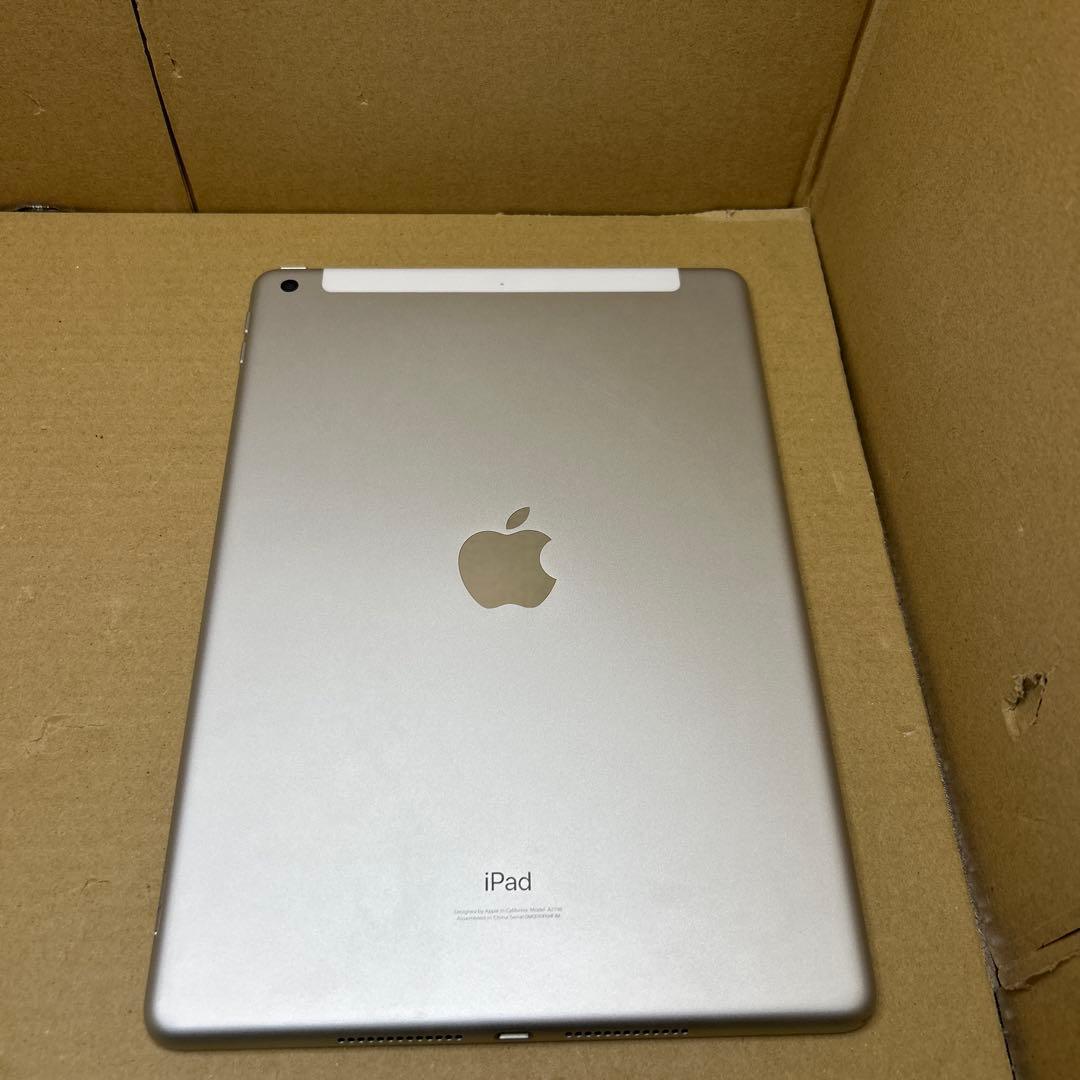 iPad (第７世代) Wi-Fi + Cellular 32GB シルバー