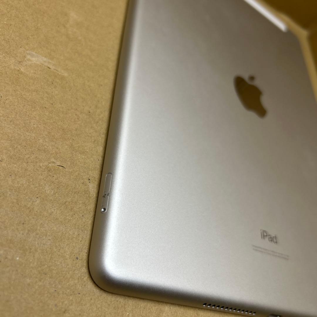iPad (第７世代) Wi-Fi + Cellular 32GB シルバー