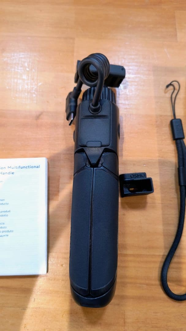 dji Osmo Action 多機能充電ハンドルとその他ツール