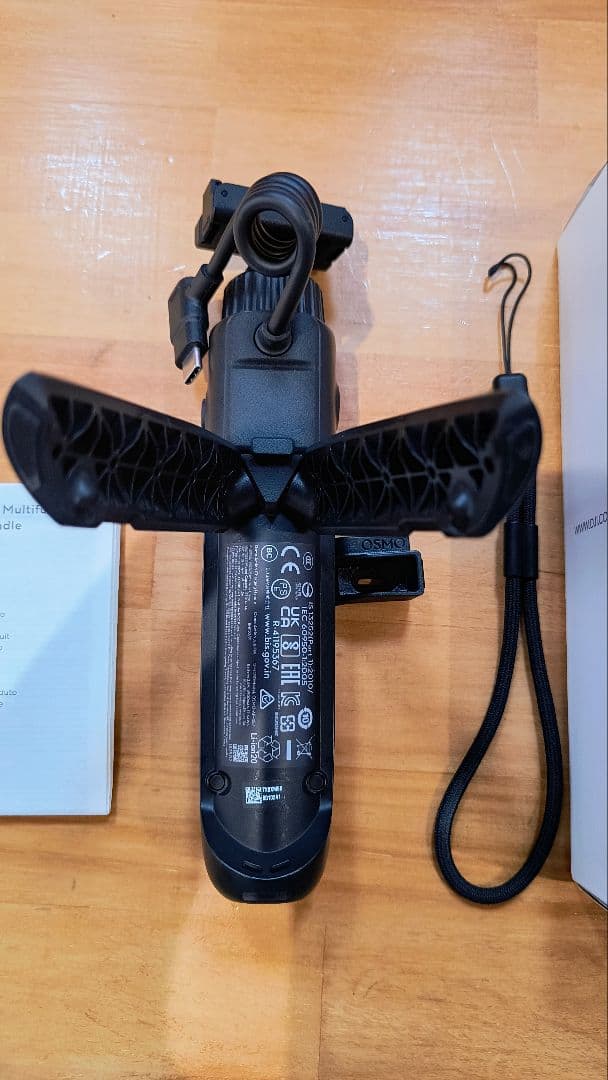 dji Osmo Action 多機能充電ハンドルとその他ツール