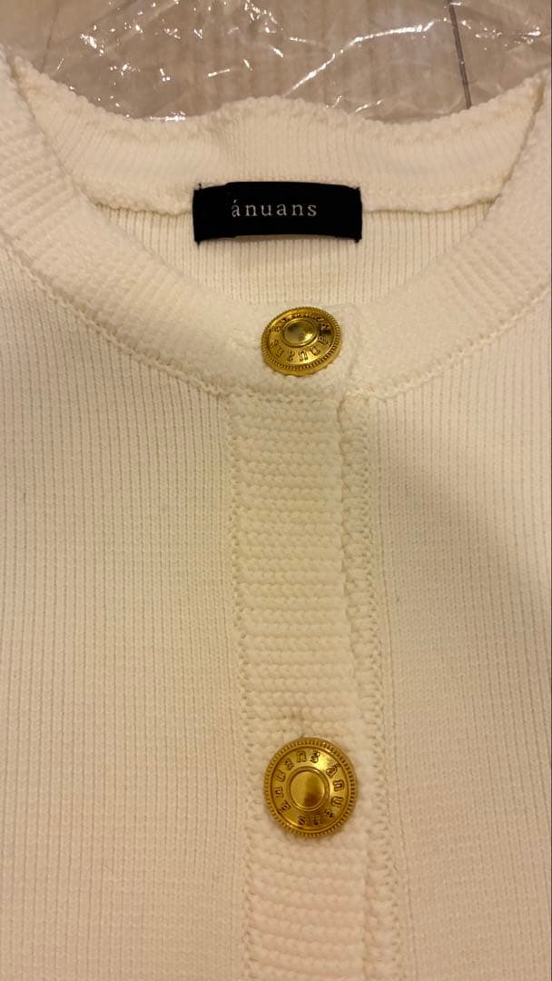 anuans オリジナルボタンノーカラーニットジャケット　アイボリー