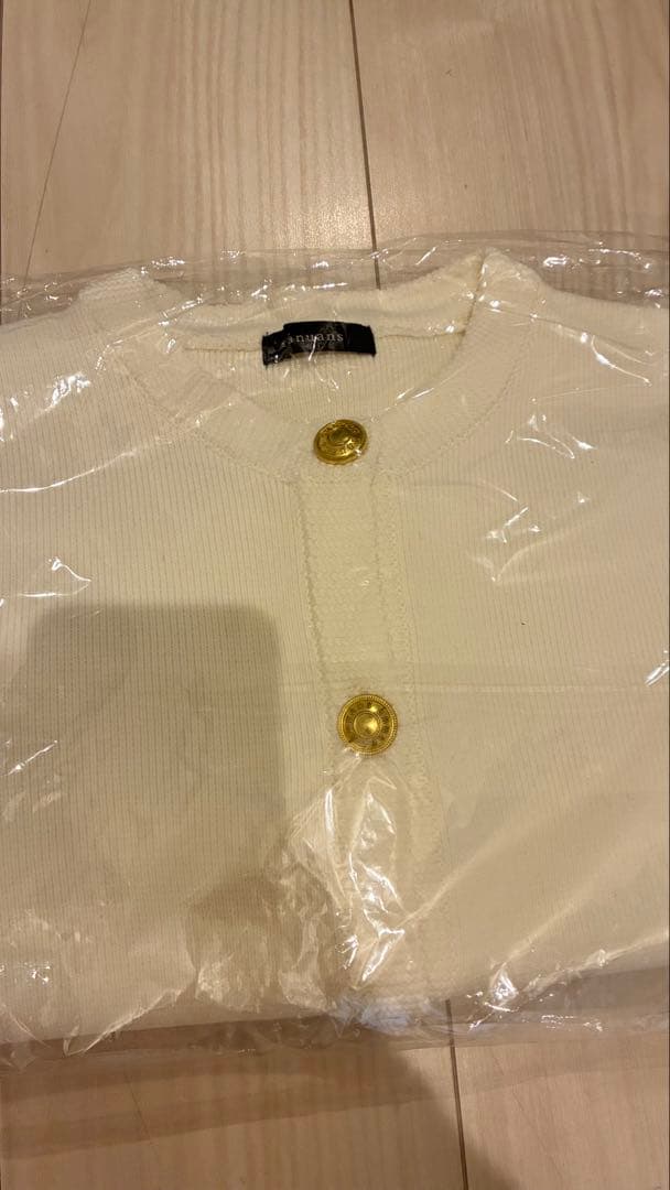 anuans オリジナルボタンノーカラーニットジャケット　アイボリー