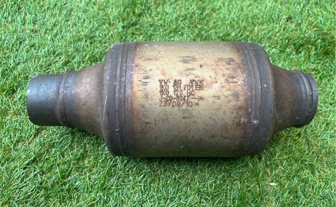 アウディ/フォルクスワーゲン 純正触媒 1K0131701EN
