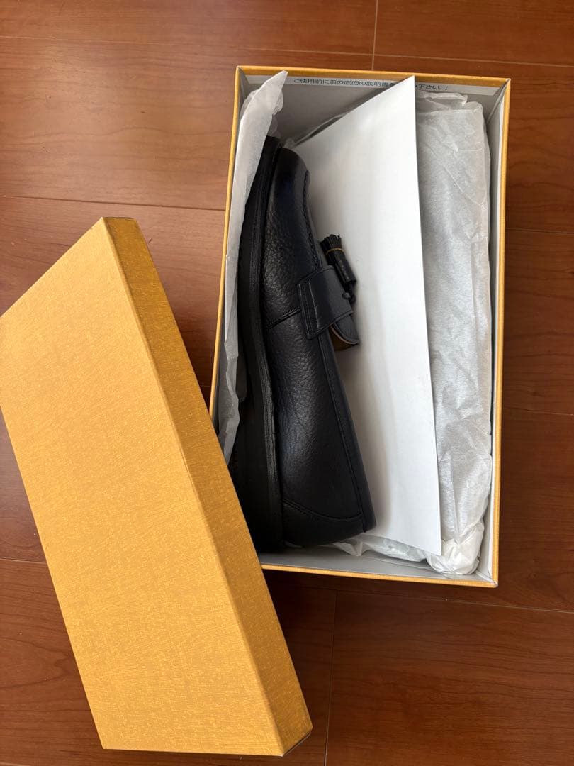 REGAL 黒いレザー タッセル付きローファー