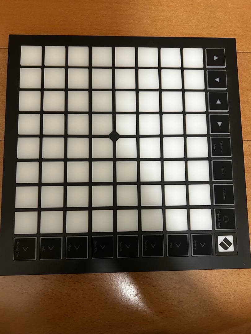 Novation Launchpad Mini MK3 MIDIコントローラー