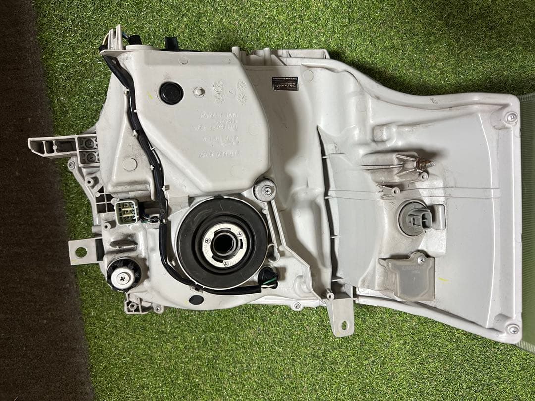 ハイエースバレンティヘッドライト