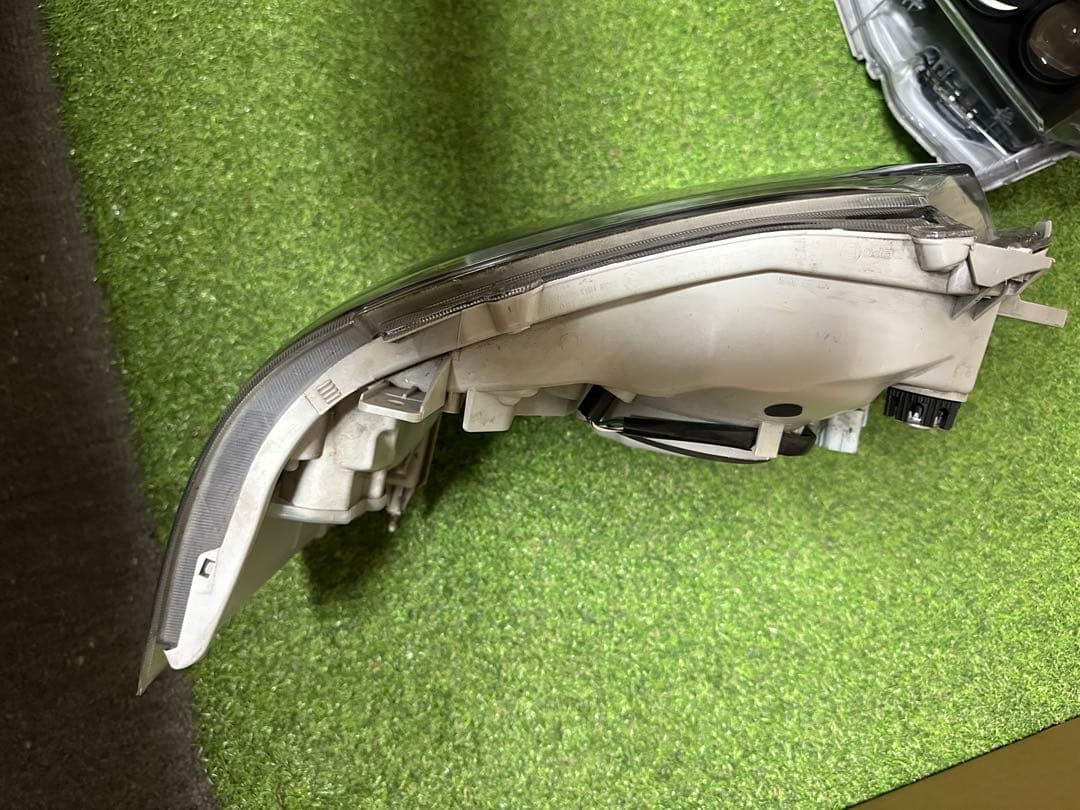 ハイエースバレンティヘッドライト