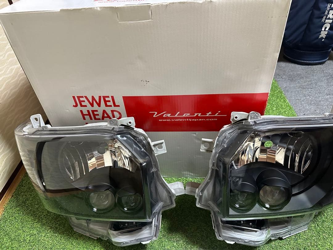 ハイエースバレンティヘッドライト