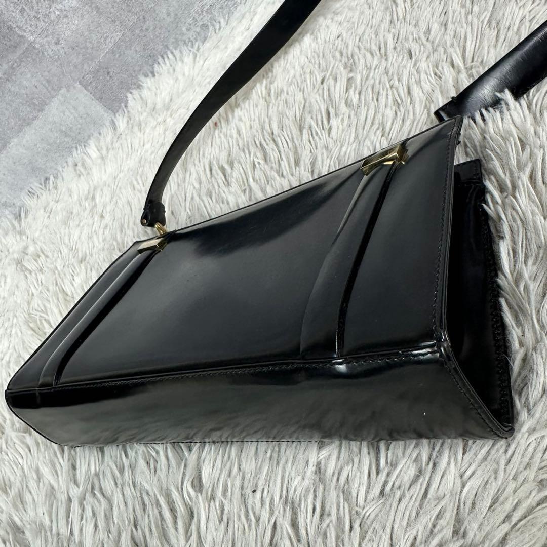 美品 グッチ レザー ショルダーバッグ がま口 ロゴ型押し パテント ブラック