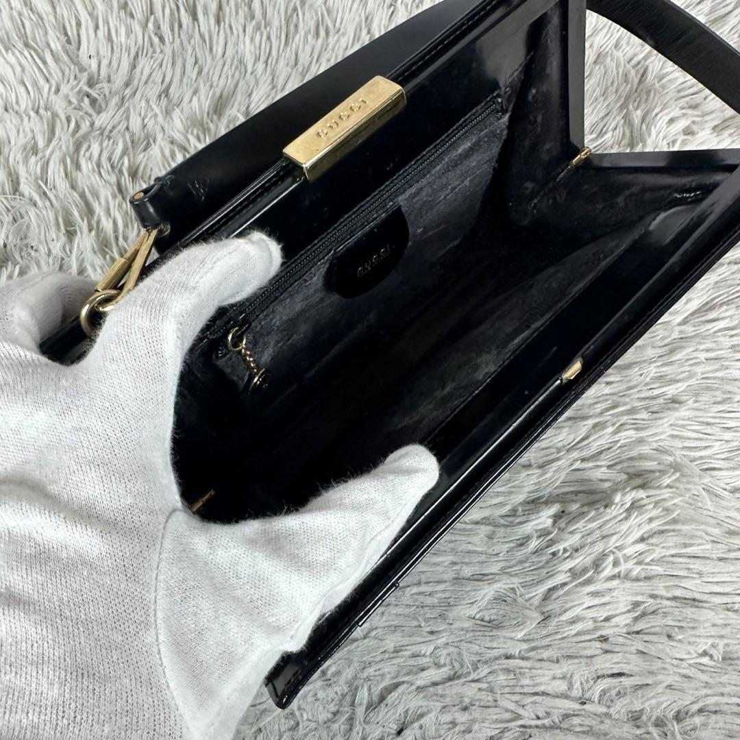 美品 グッチ レザー ショルダーバッグ がま口 ロゴ型押し パテント ブラック