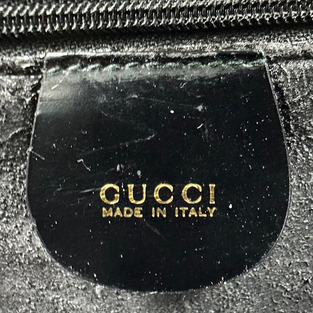 美品 グッチ レザー ショルダーバッグ がま口 ロゴ型押し パテント ブラック