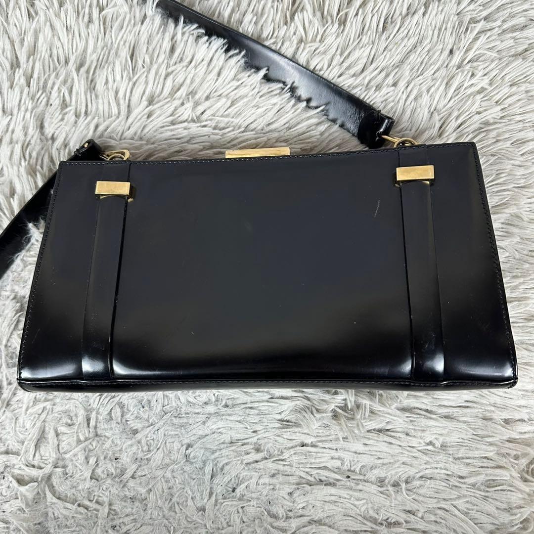 美品 グッチ レザー ショルダーバッグ がま口 ロゴ型押し パテント ブラック