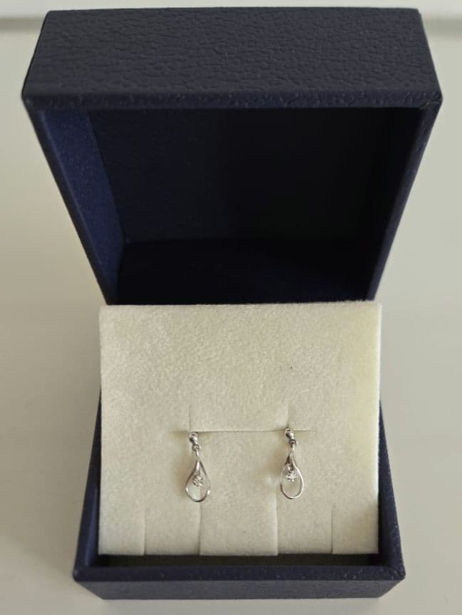 K10ホワイトゴールドダイヤモンドドロップピアス