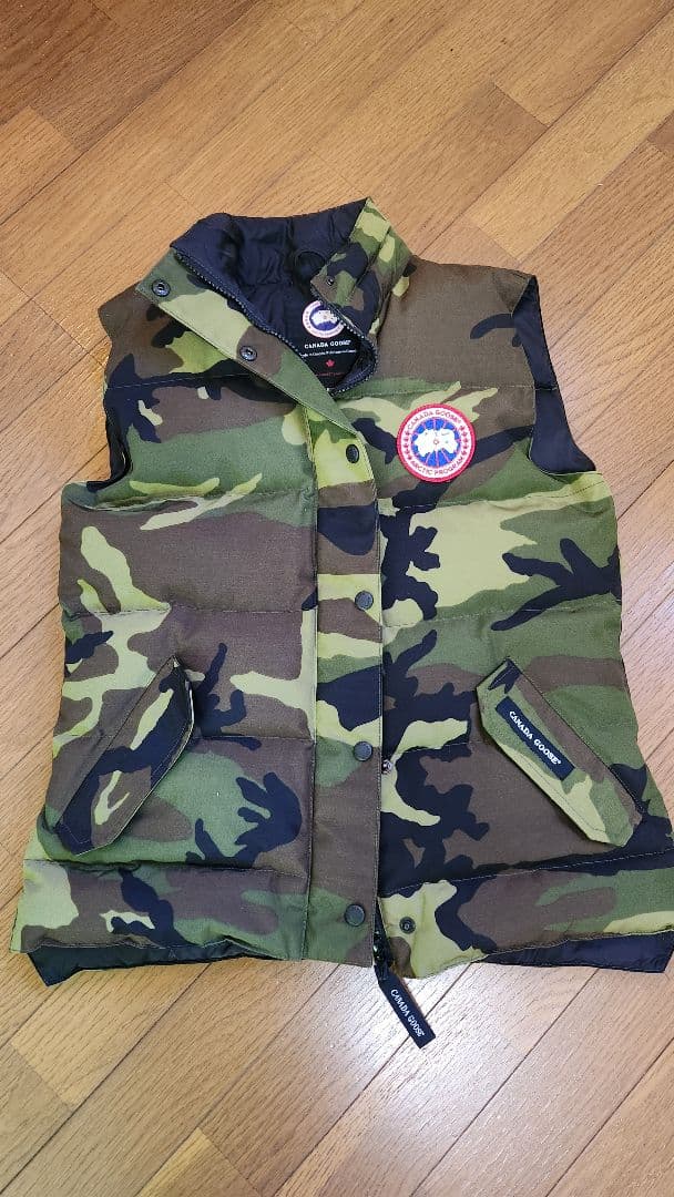 ダウンベスト　カナダグース