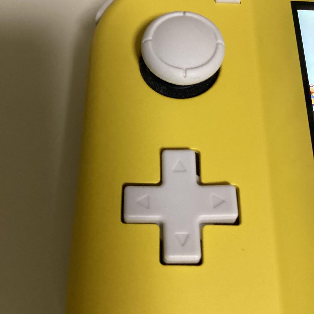 任天堂　Switchライト　イエロー　本体と充電器