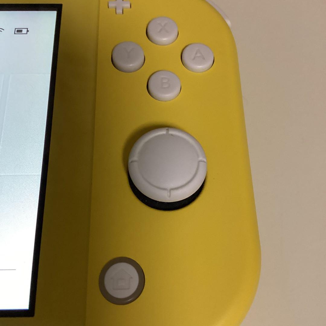 任天堂　Switchライト　イエロー　本体と充電器